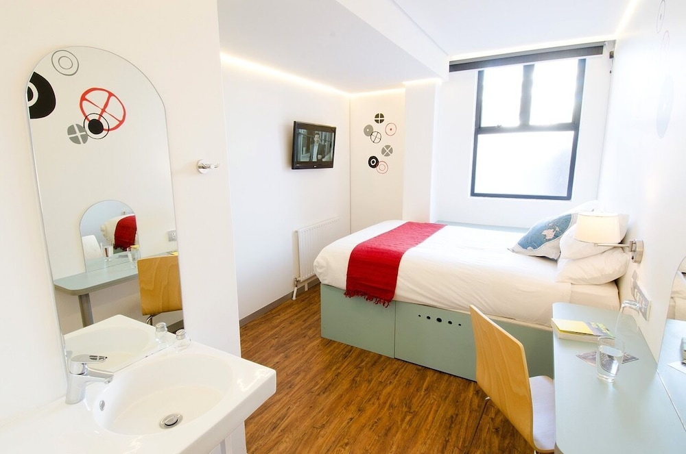 Bannister Hotel 50/50