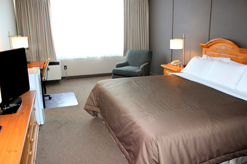 ROOM, KING BED, LAKE VIEW