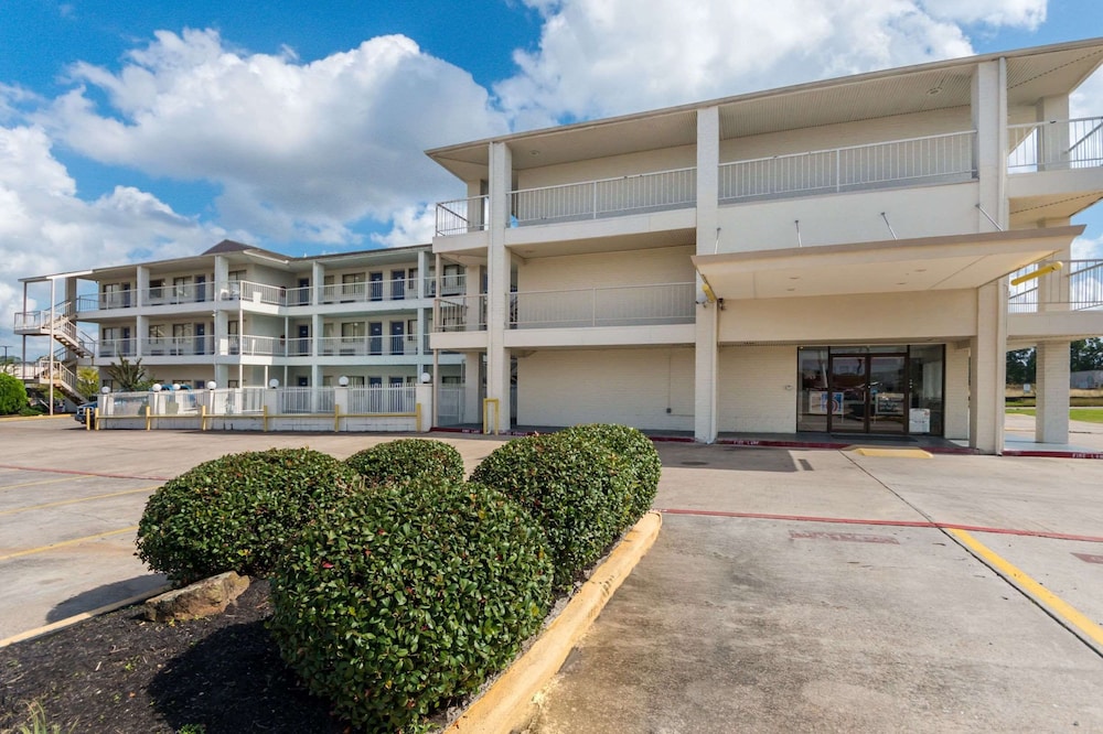 Americas Best Value Inn & Suites Humble 31/40