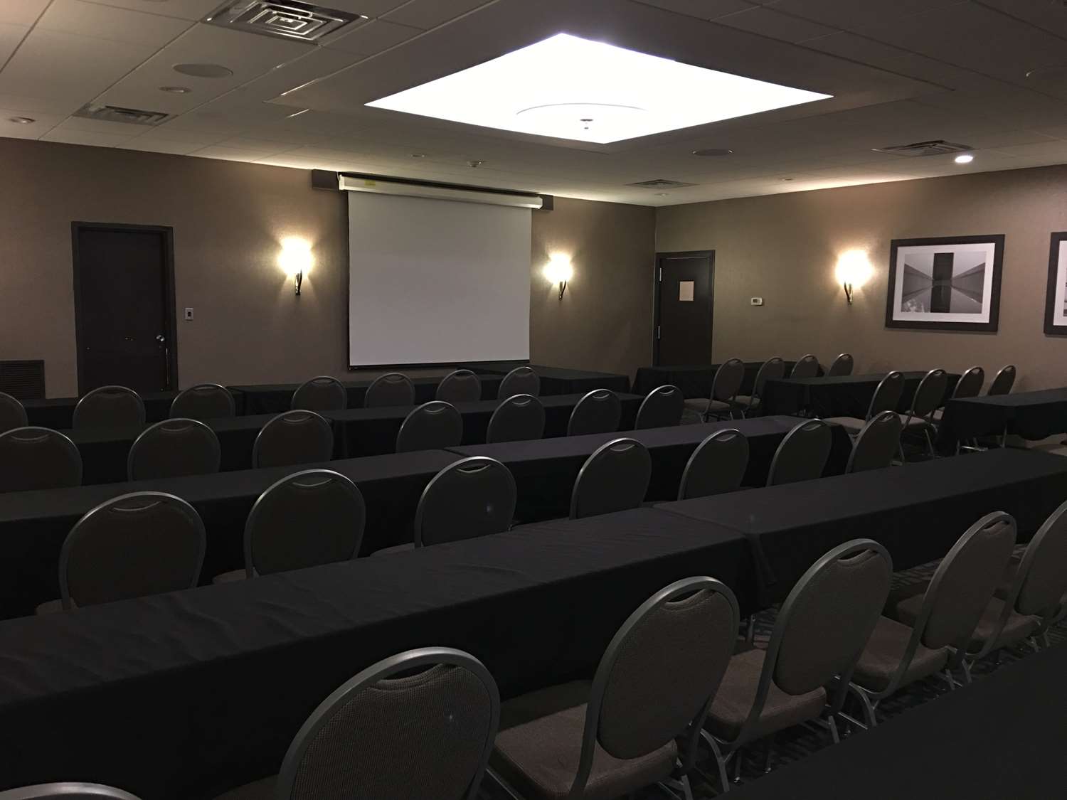 Kingston Hotel And Conference Center 22/28
