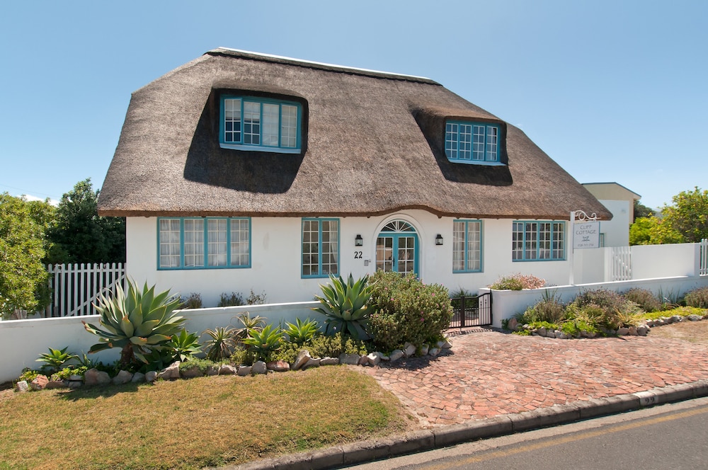 Cliff Cottage 3/47