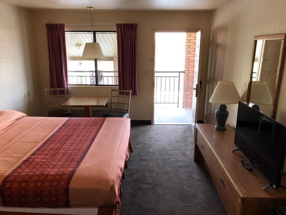 Claridge Inn 25/57