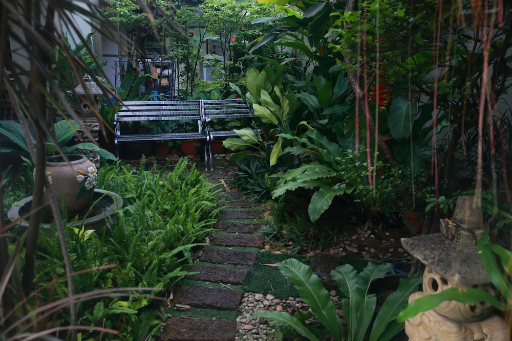 Murraya Residence 75/79