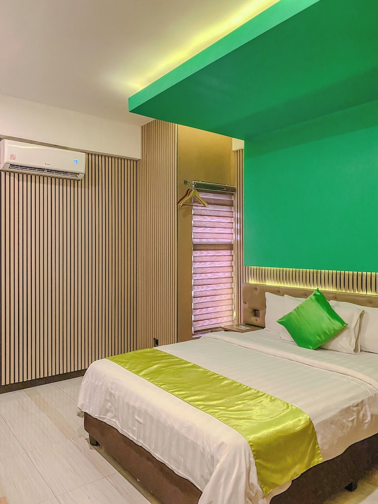 Vivien's Hotel 19/51