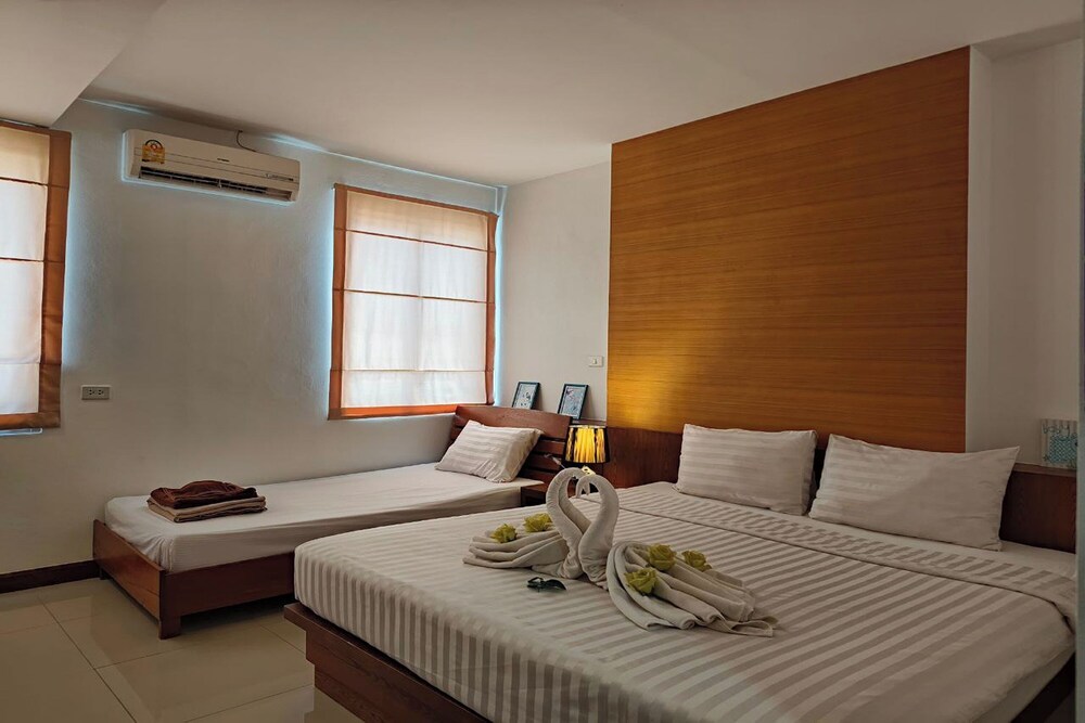 The Little Nest Hotel 11/49