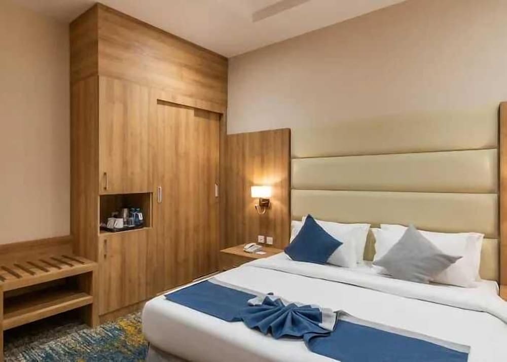 STANDARD, KING BED