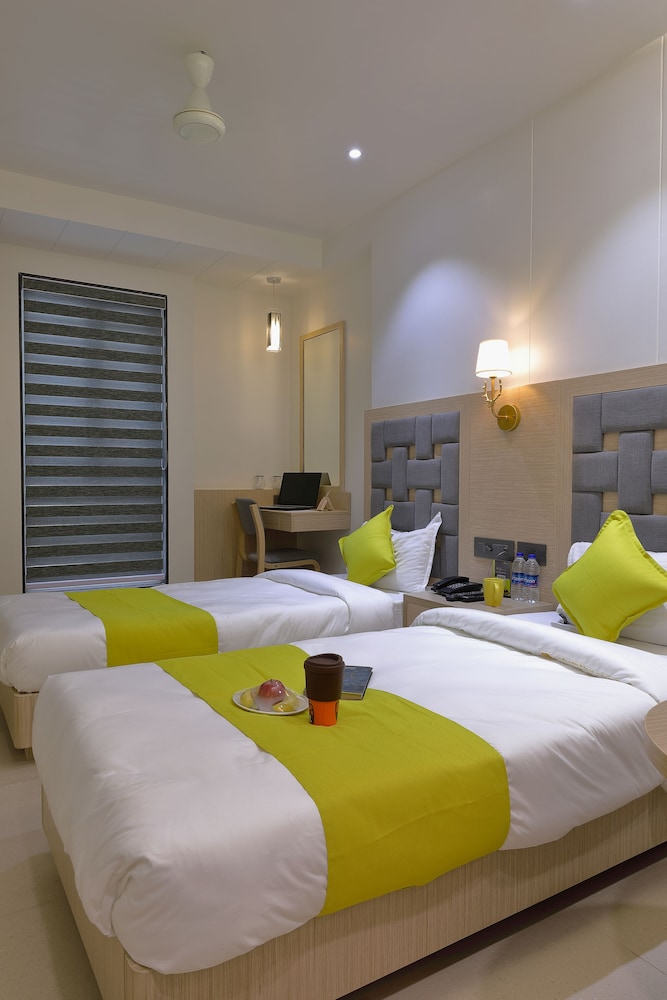 Hotel Sifat International 12/50