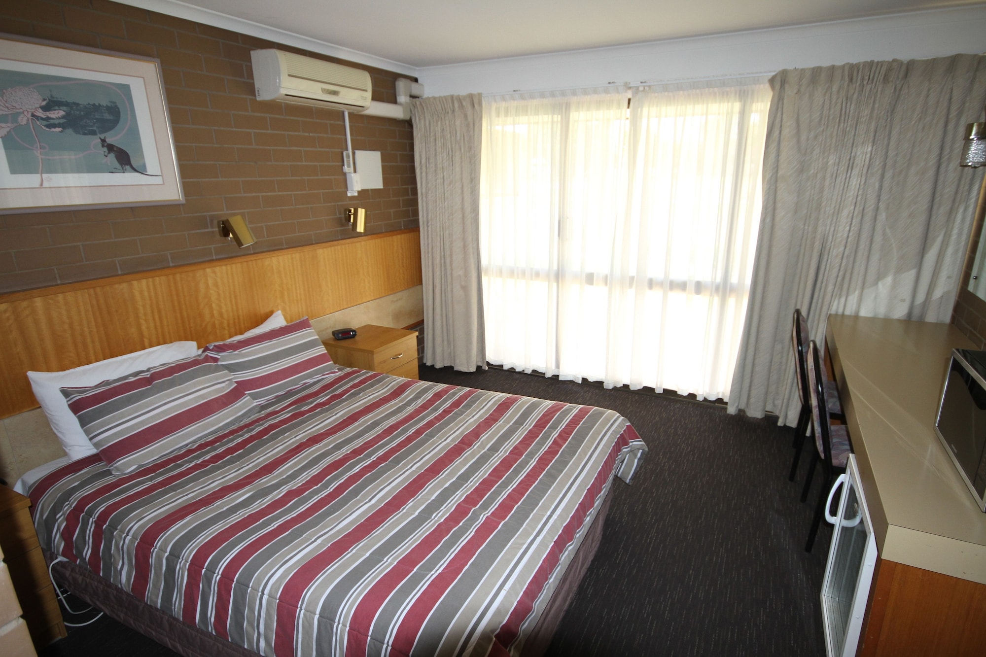 STANDARD, QUEEN BED