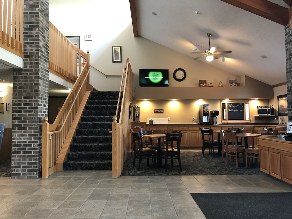 Fairbridge Inn Suites In Thorp Wi 9/47
