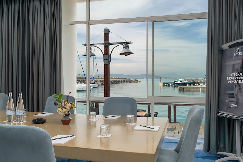 Radisson Collection Hotel, Waterfront Cape Town 32/44
