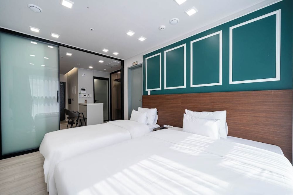DELUXE, TWIN BEDS