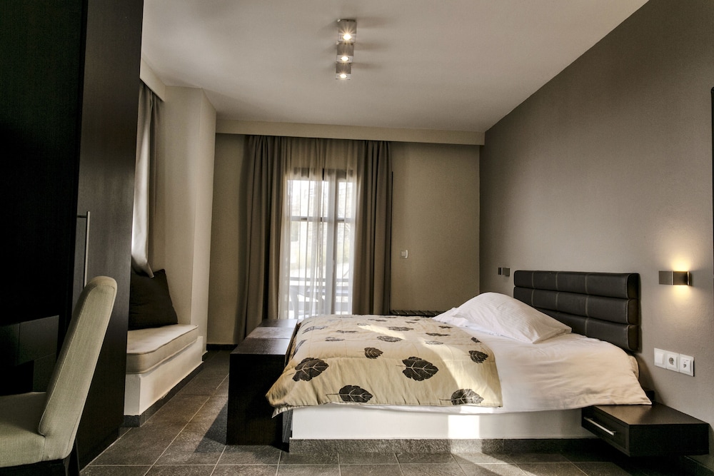 12 Months Luxury Resort 41/88