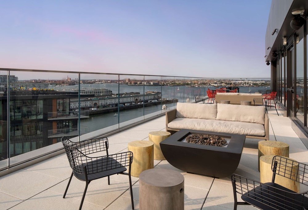 Hyatt Place Boston Seaport District 31/47