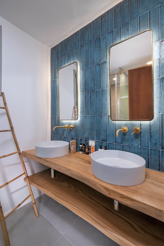 Legendary Suites Mykonos 50/50