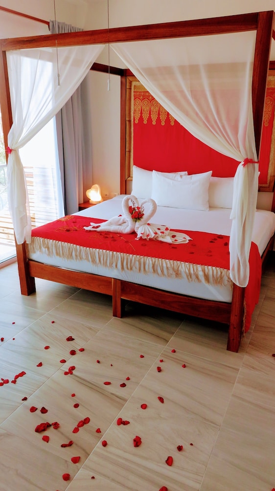 1 Bedroom, Honeymoon, Suite, King Bed, Ocean View, Sofa, Balcony, Ocean Zen Suites 9/10