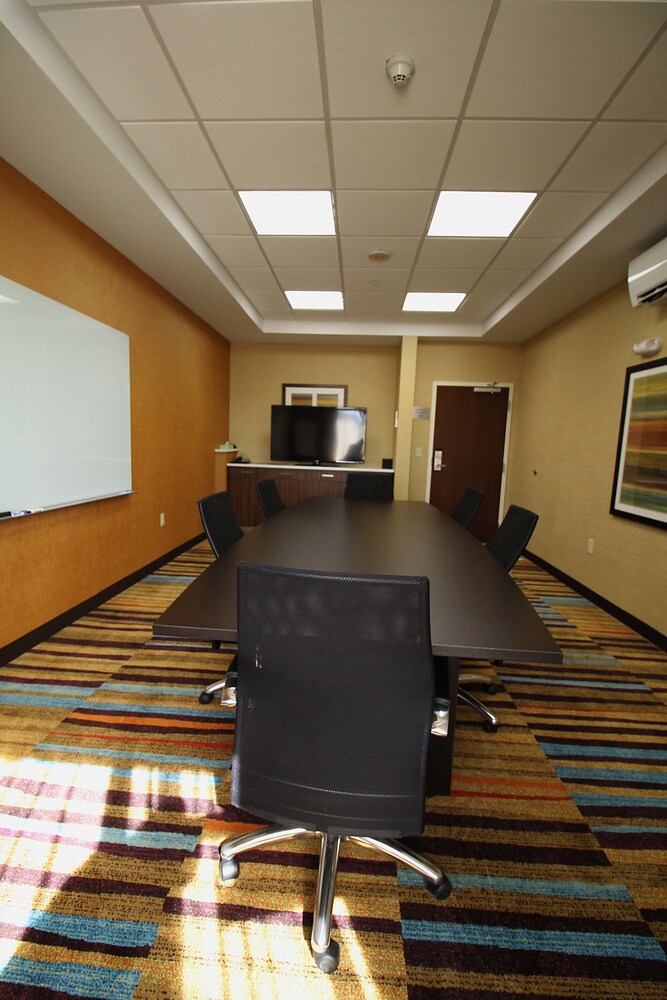 Fairfield Inn Suites London 34/35