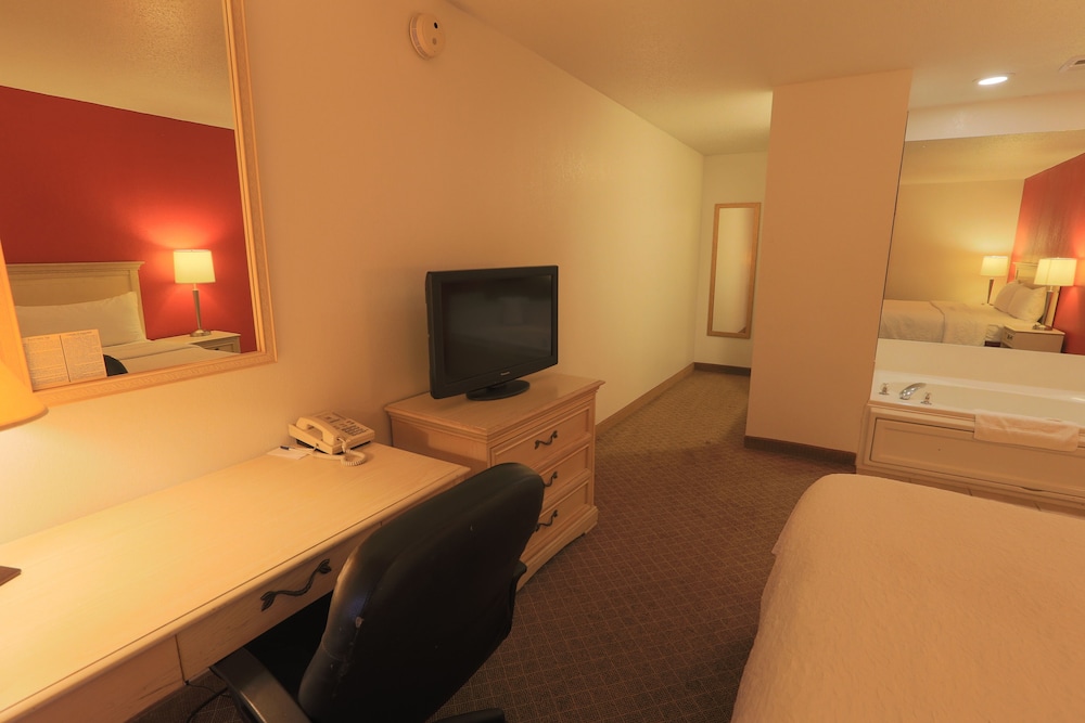 Days Inn by Wyndham Calumet Park 16/27
