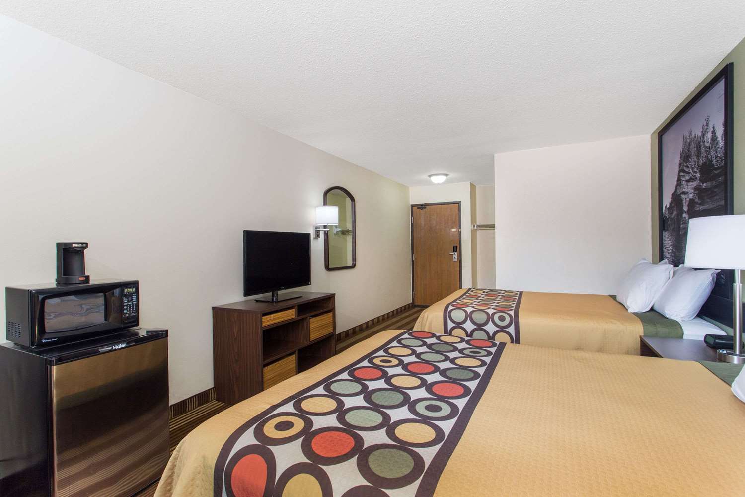 Super 8 By Wyndham Eau Claire I-94 17/20