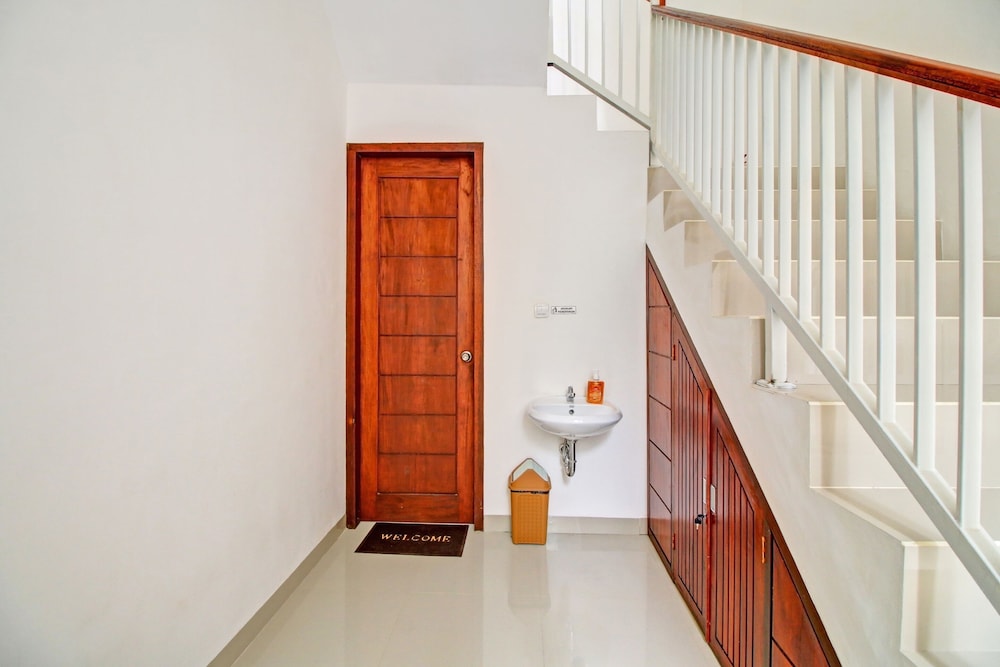 OYO 90820 Madania Guesthouse Syariah 17/23