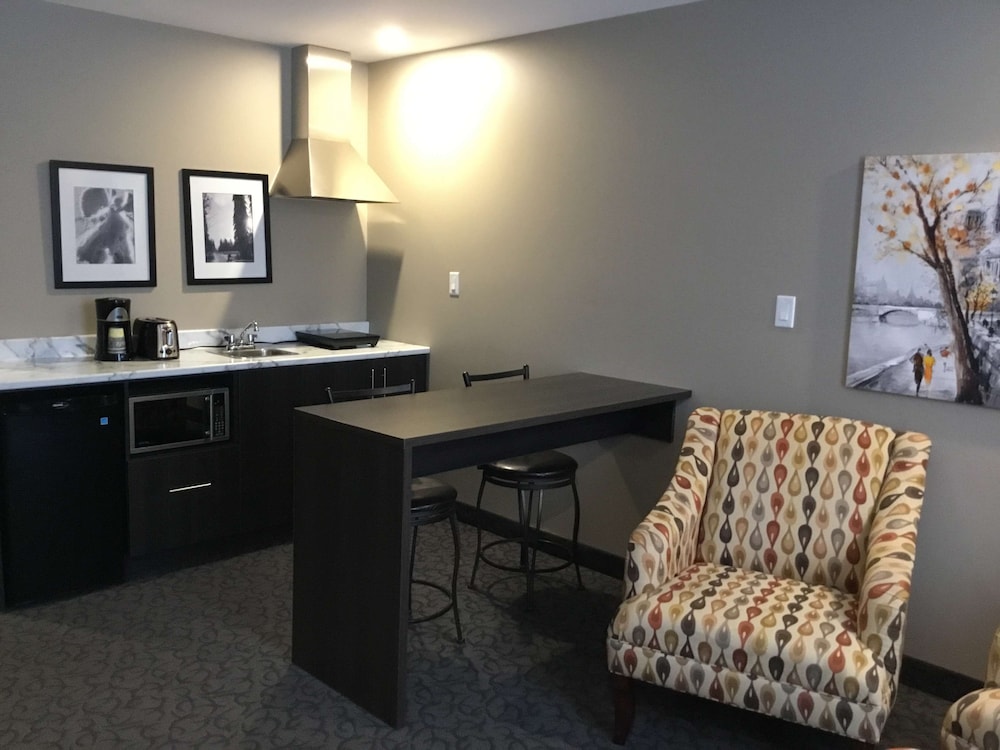 Villa Inn and Suites, SureStay Collection By Best Western 40/54