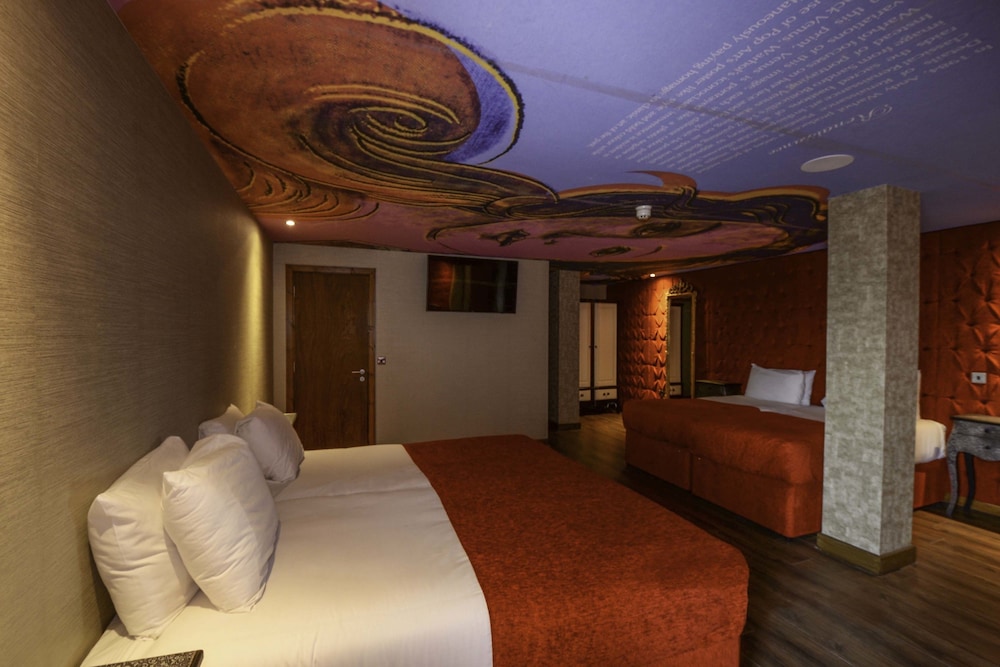 Arthouse Hotel 12/49