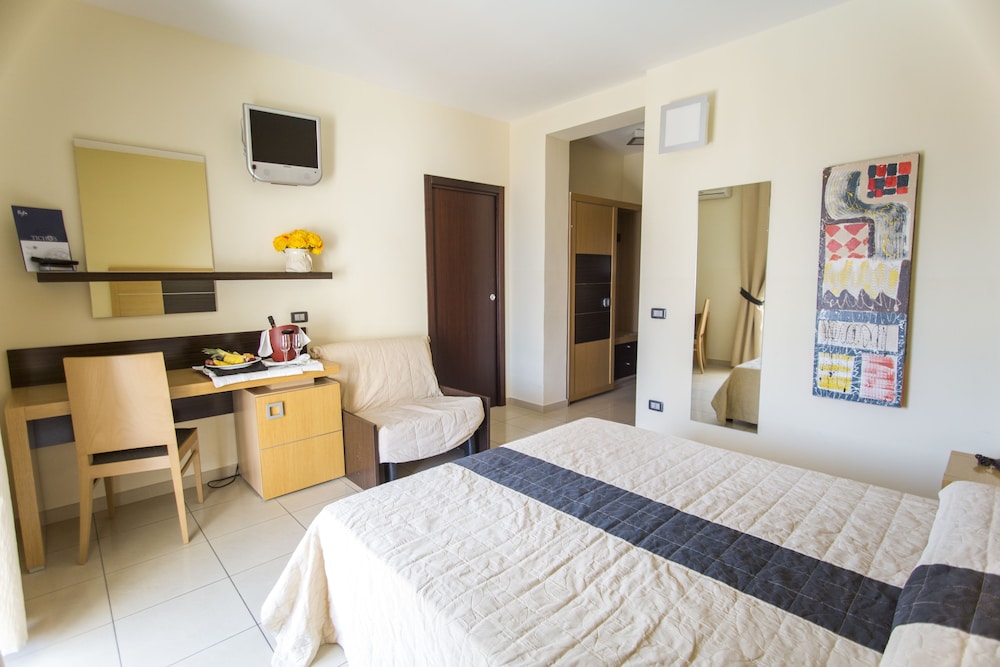 Tichos Greenblu Hotel 19/63