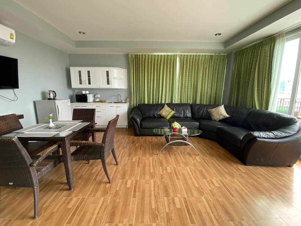 77 Patong Hotel & Spa 29/50