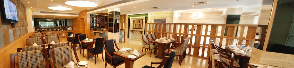Glades Hotel 29/32