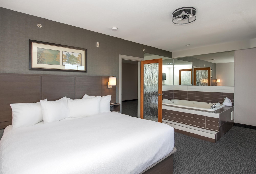 Coast, Premium, Suite, King Bed, Jetted Tub