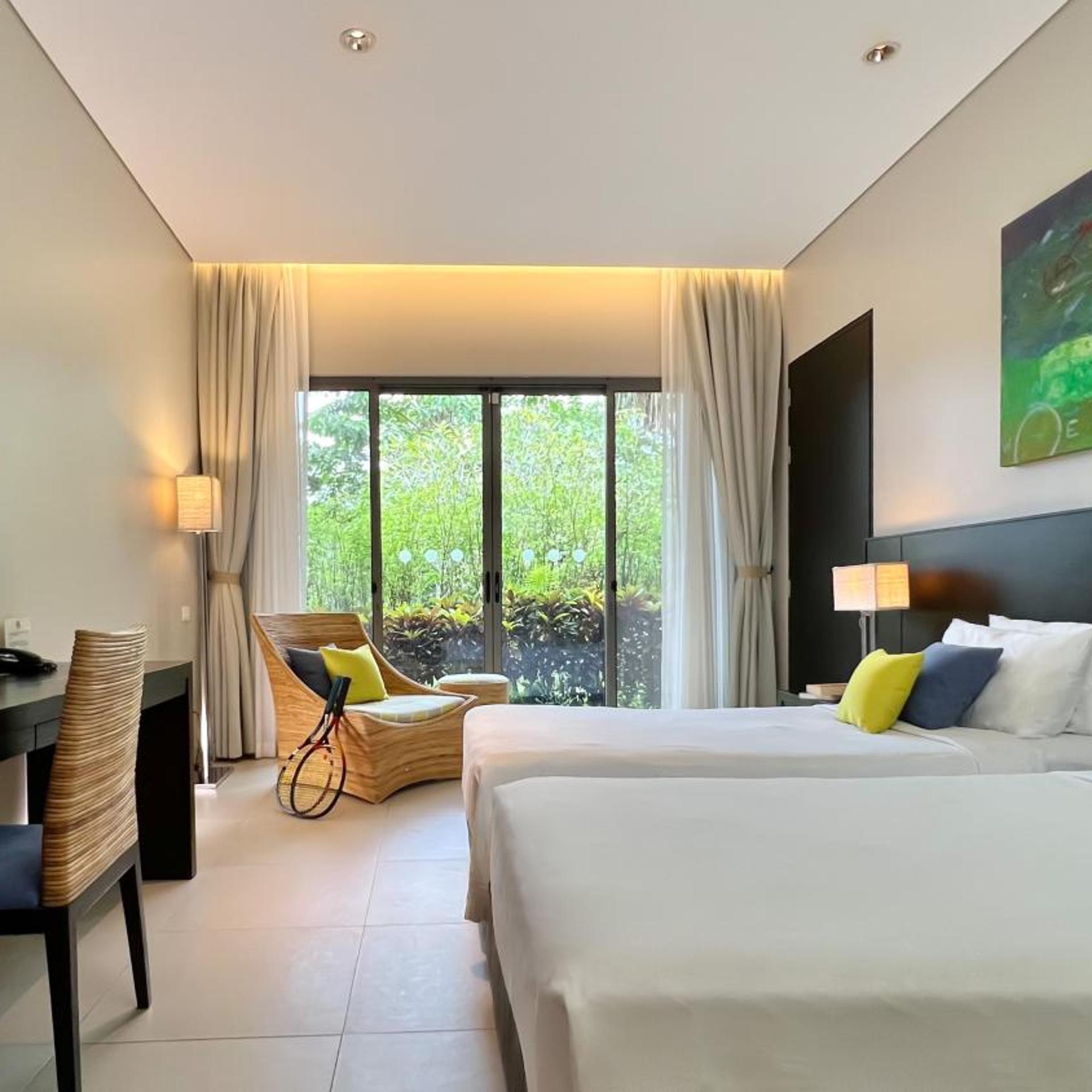 Deluxe, Twin Beds, Pool Wing