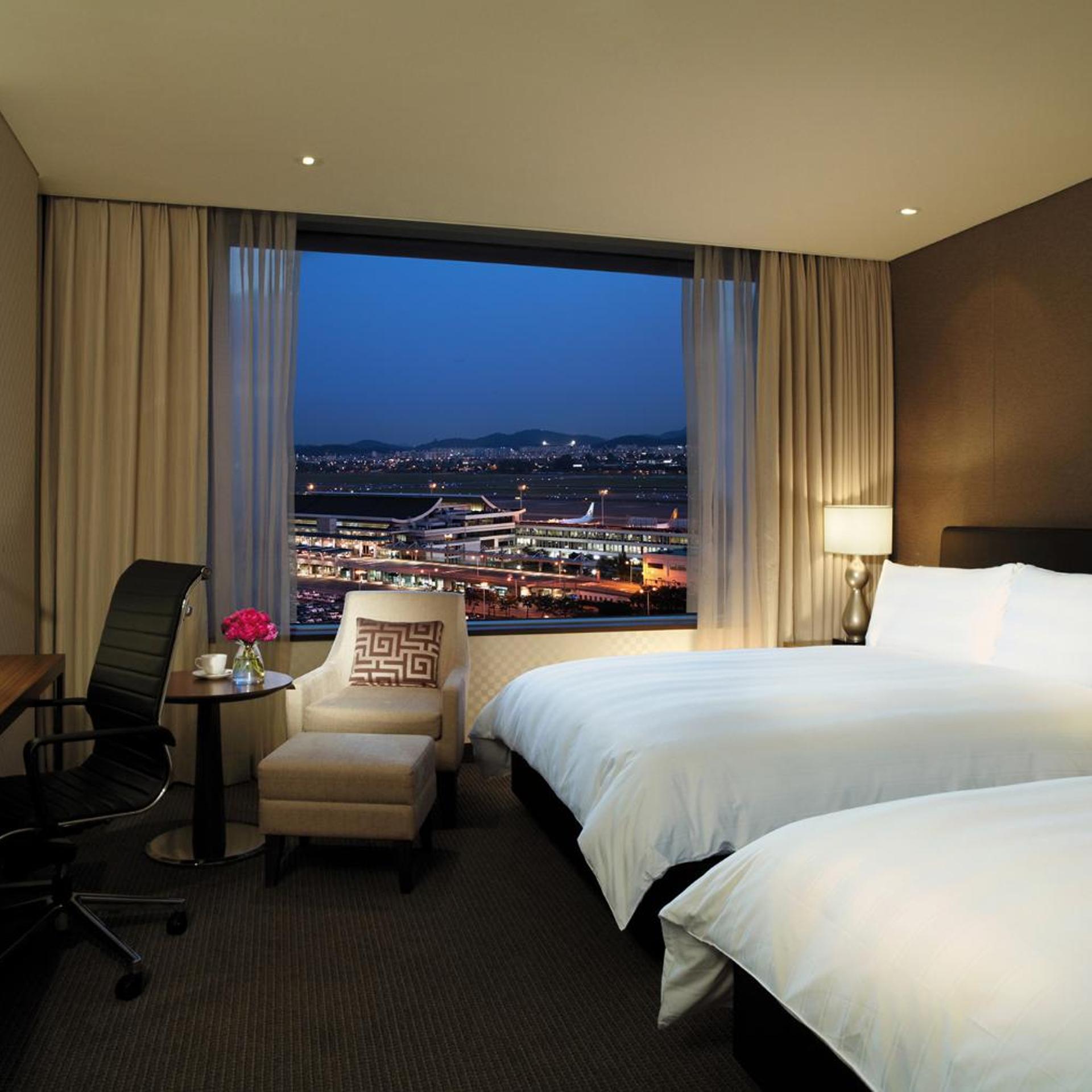 Deluxe, Family, Twin Beds, Airport View, High Floor