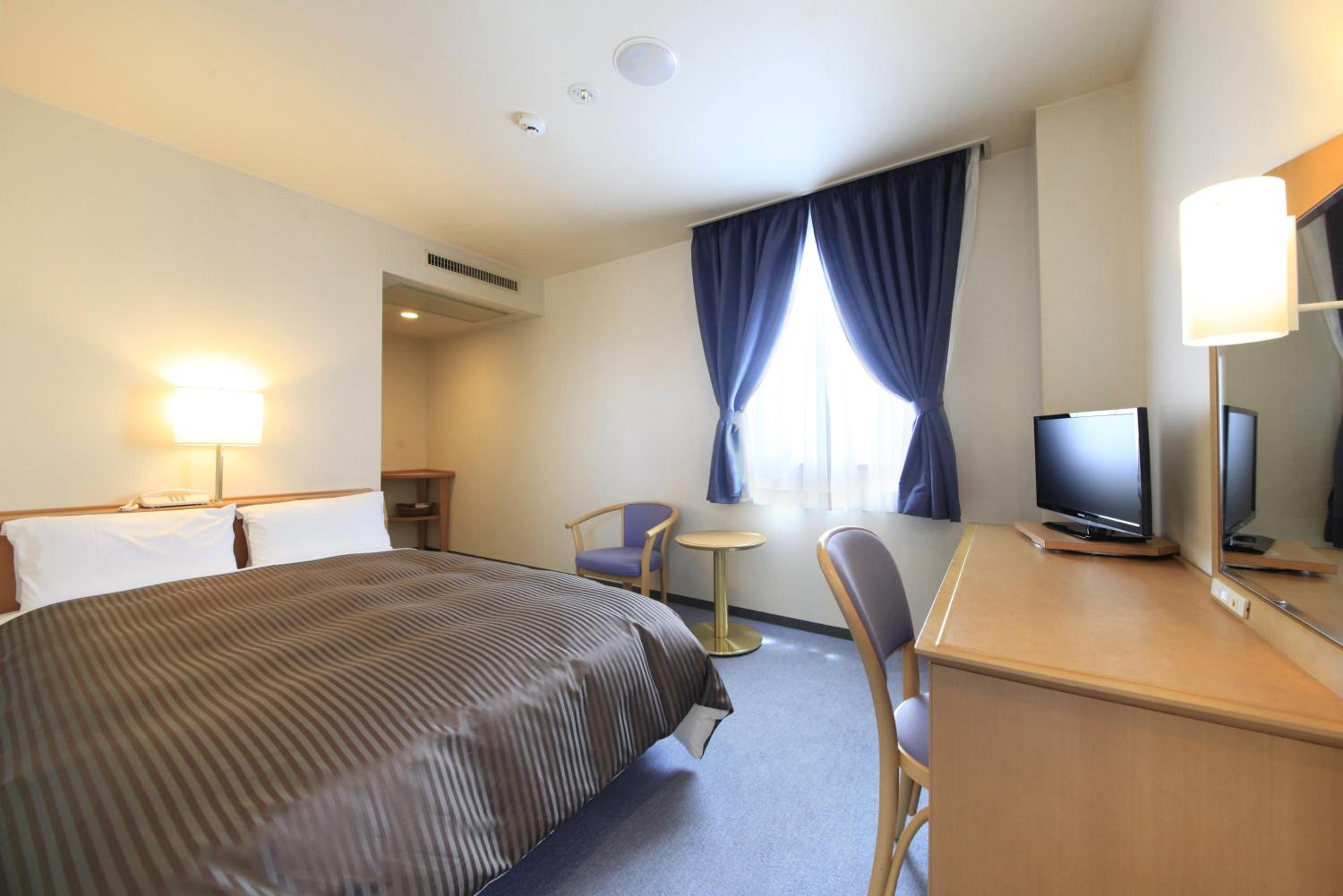 ROOM, SINGLE