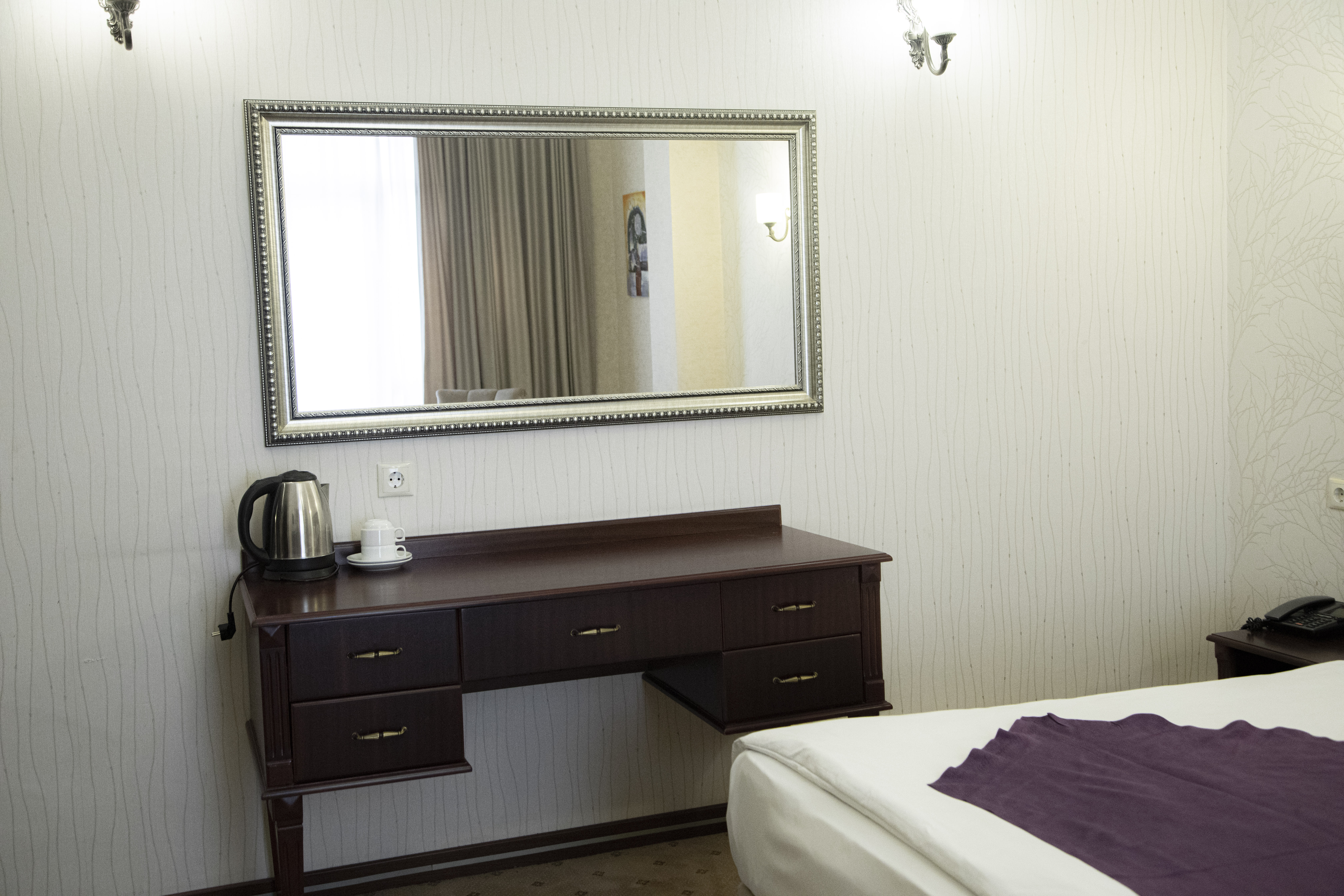 غرفة قياسية بسرير مزدوج أو سريرين منفصلين، Capitol Hotel 6/6