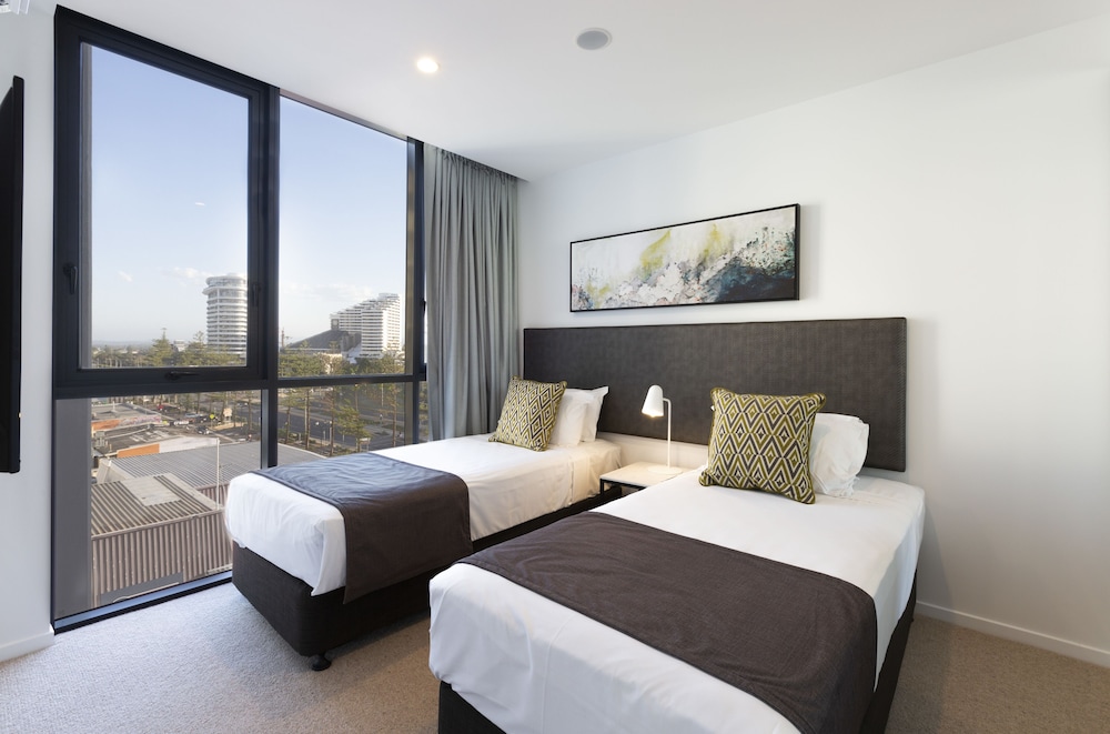 Qube Broadbeach 16/50