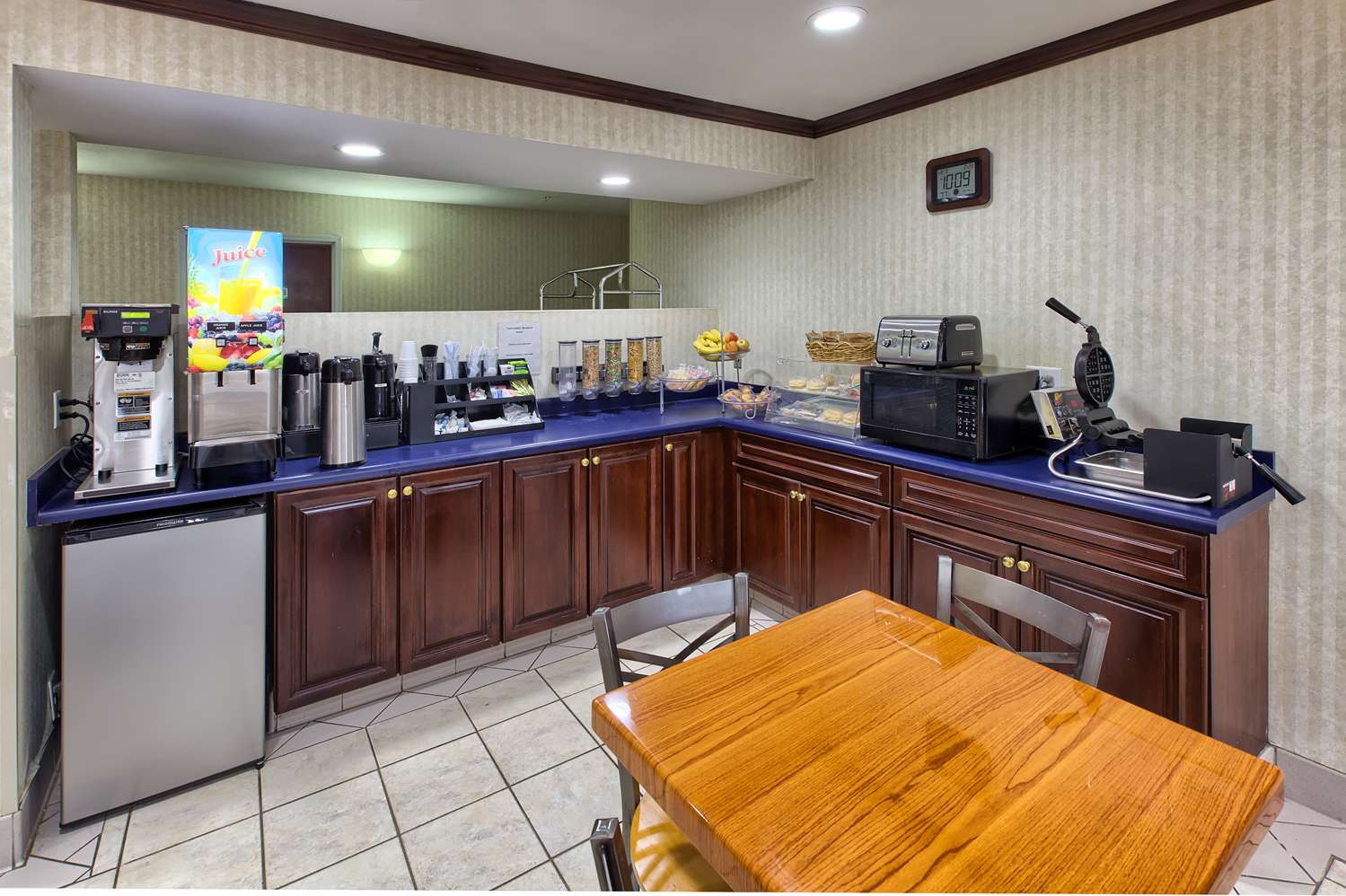 Country Hearth Inn Knightdale Raleigh 22/28