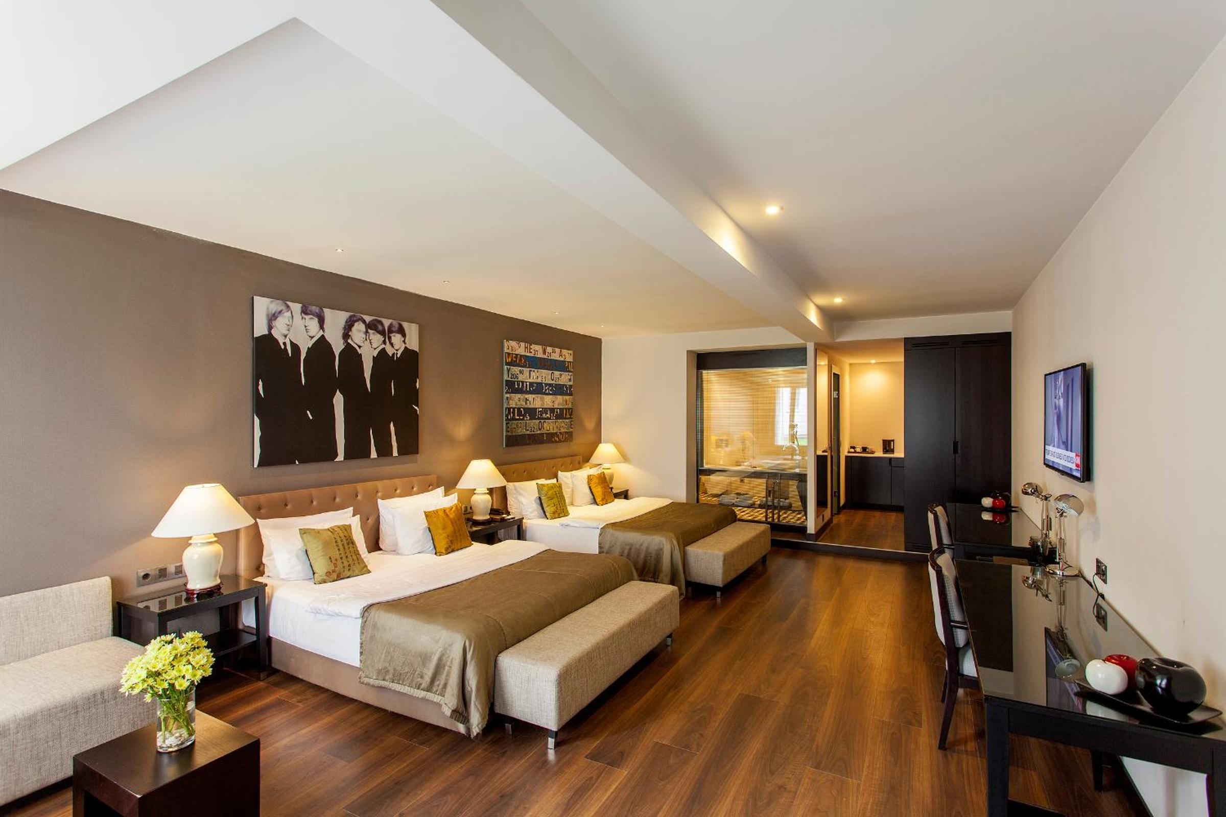 Family Suite, King Bed, Quentin Boutique Hotel 2/9