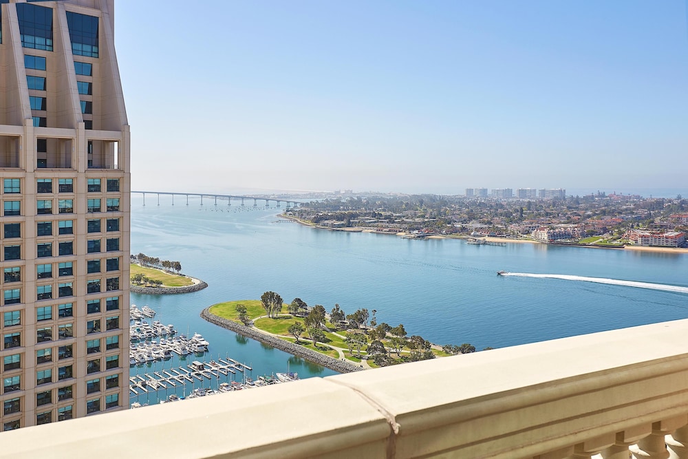 Manchester Grand Hyatt San Diego 68/70