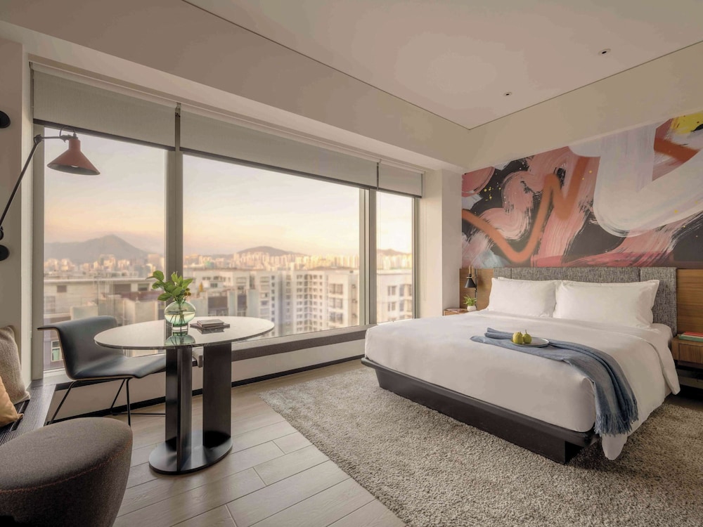 ROOM, QUEEN BED, URBAN VIEW