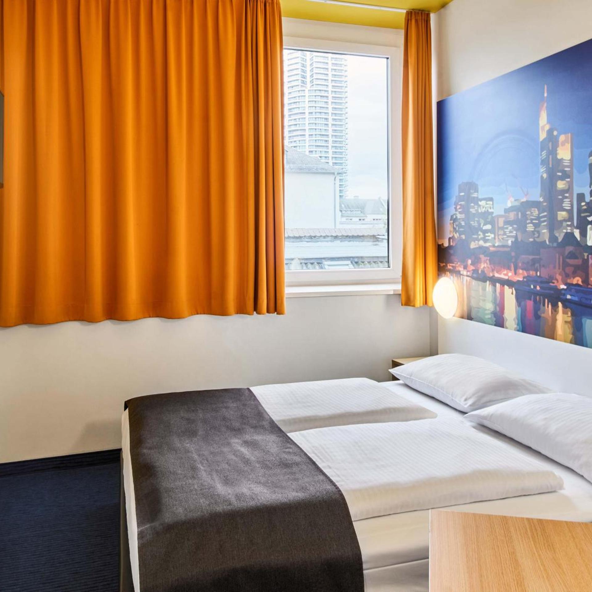 ROOM, DOUBLE BED