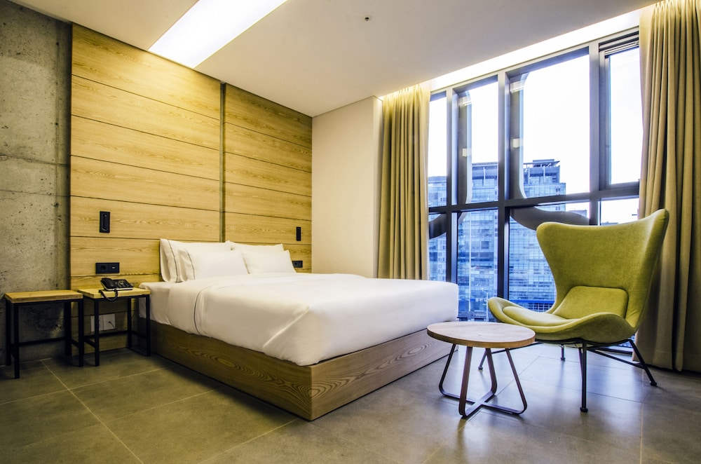 DELUXE, DOUBLE BED