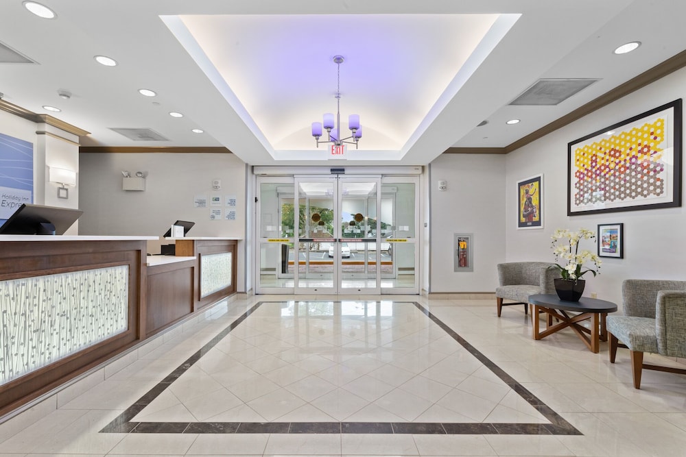Holiday Inn Express Hotel & Suites Bethlehem 13/72