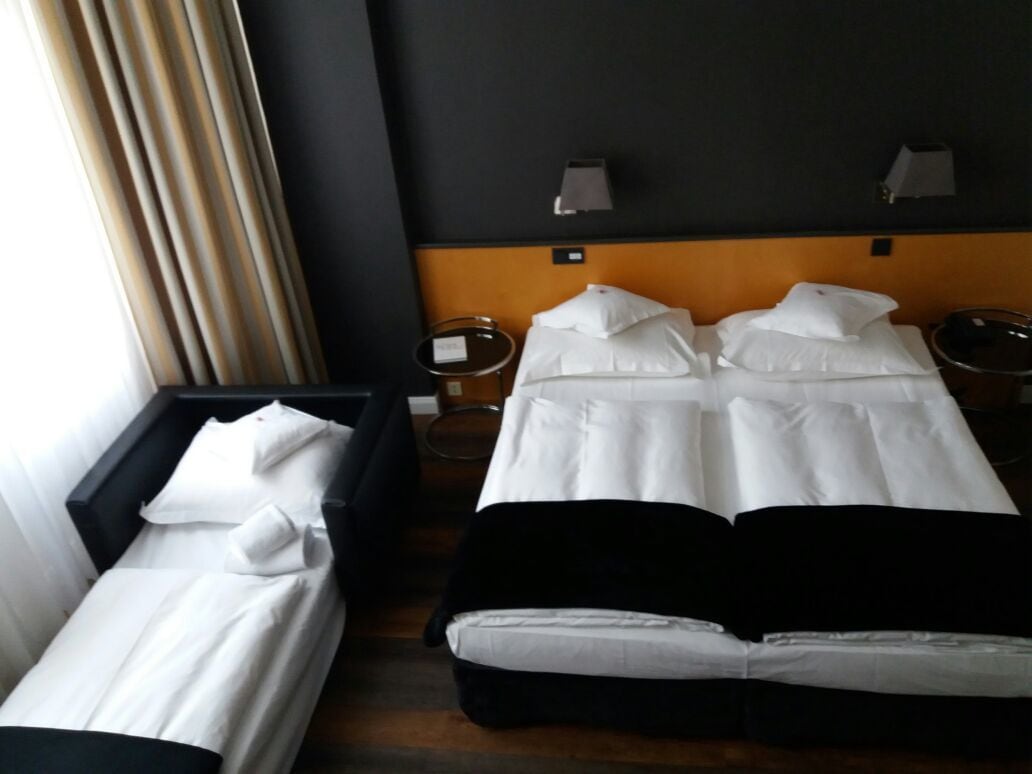 ROOM, TRIPLE