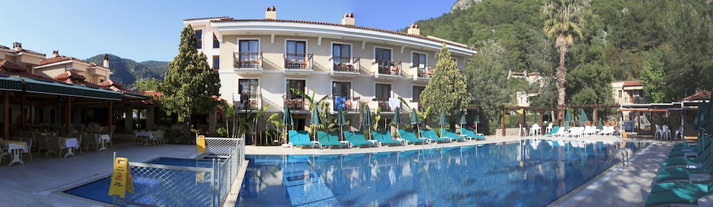 Perdikia Beach Hotel 6/44