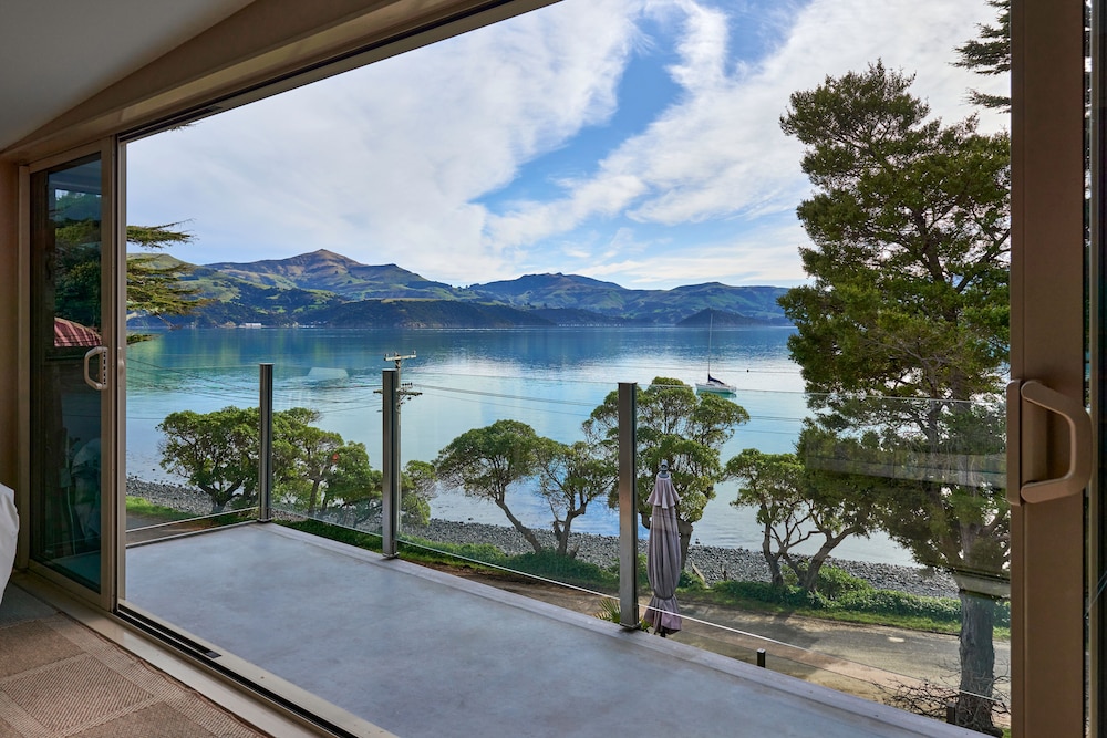 Akaroa on the Beach 18/21