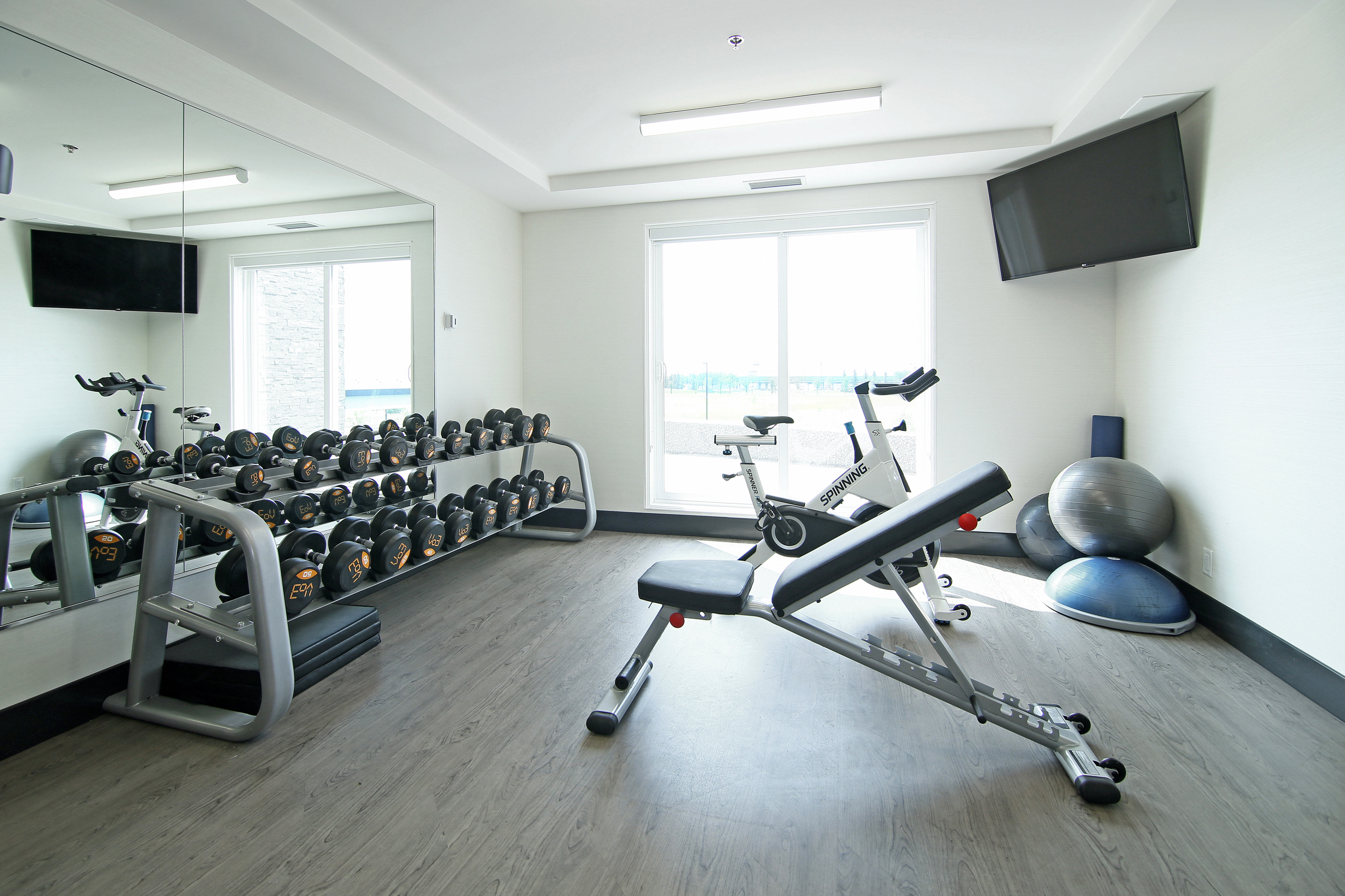 Holiday Inn & Suites Calgary Airport North 25/50