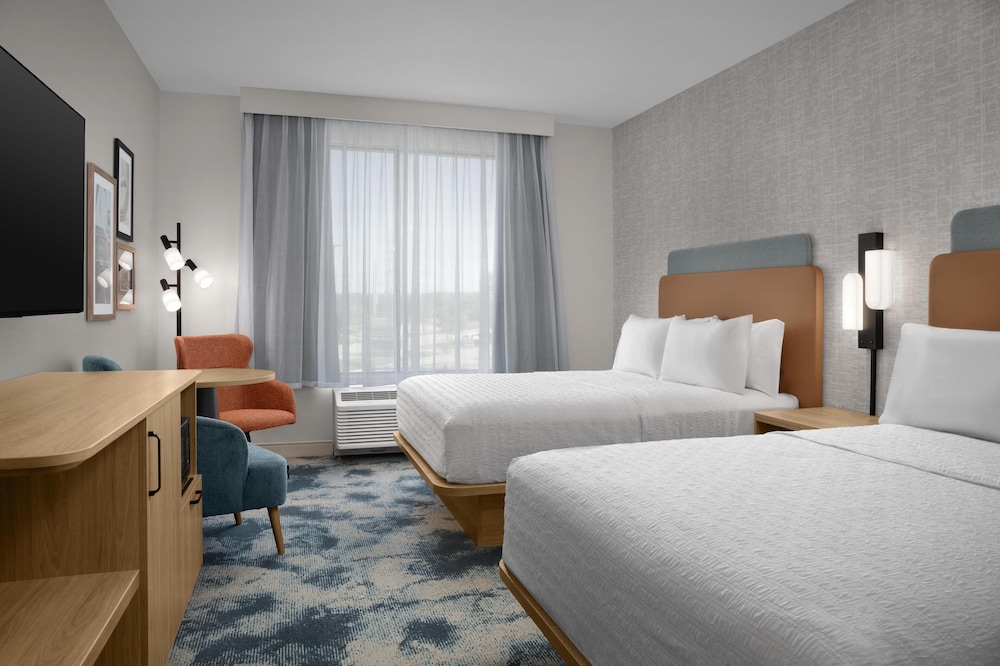 Room, 2 Queen Beds, Water View