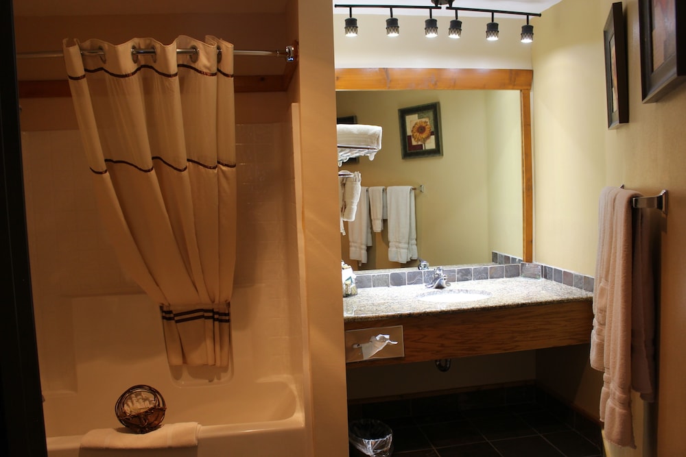 Spearfish Canyon Lodge 11/75