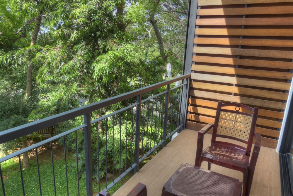 The Rain Tree Hotel 28/38