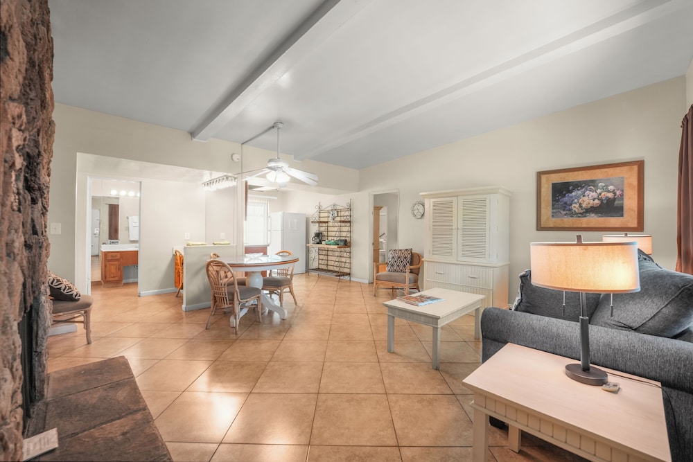 The Villas of Palm Springs 27/50