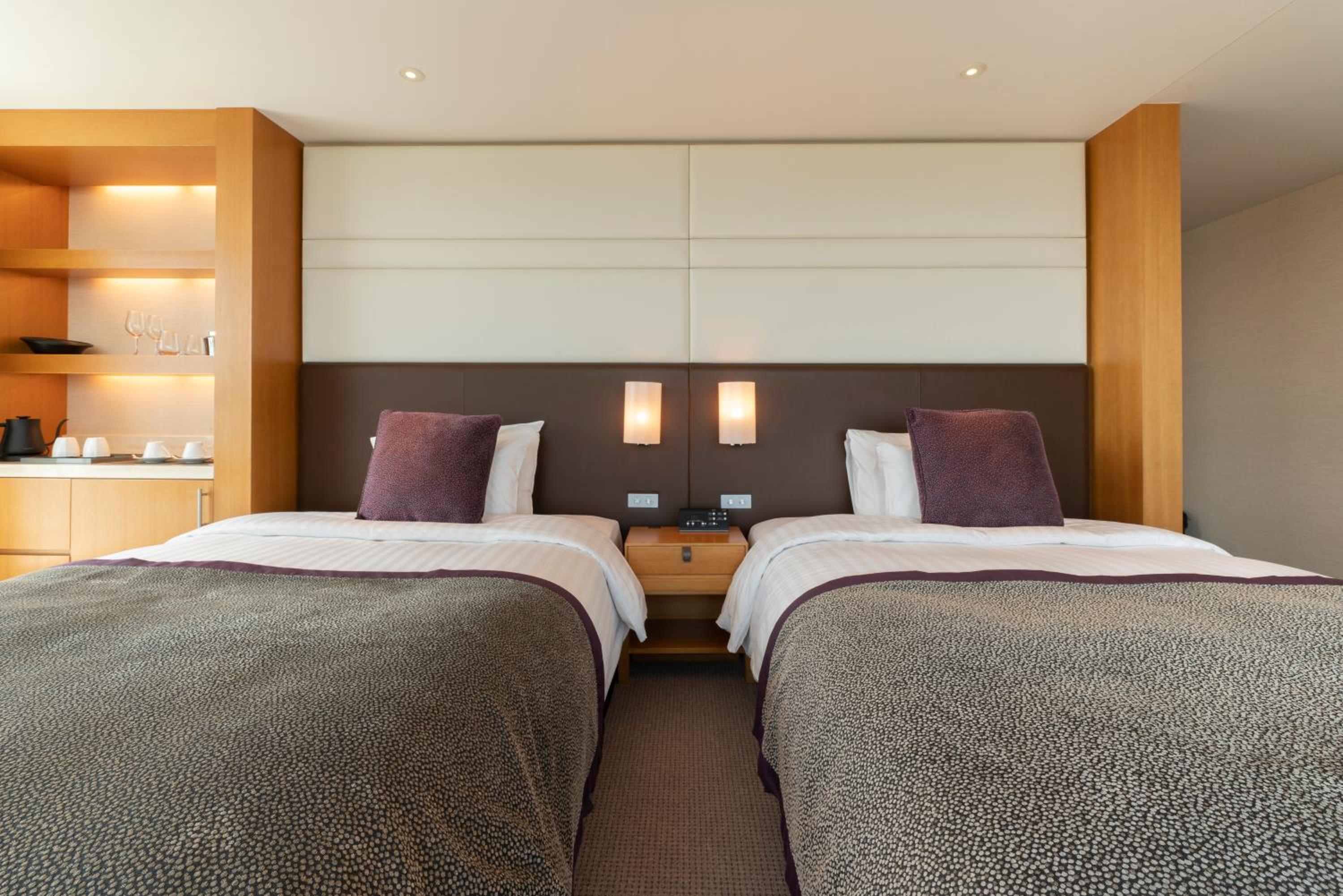 Executive, Twin Beds, Associa Shin Yokohama 7/10